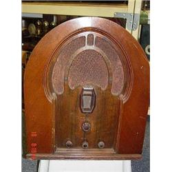 Philco model 16B, early 30's cathedral with weathervane tuning  -  unrestored