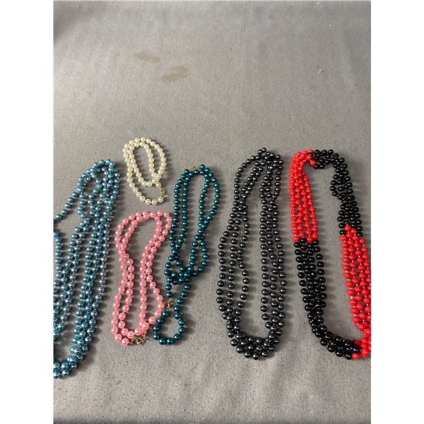 5 Beaded Costume Jewelry Necklaces.& 1 Bracelet.