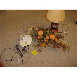 2 lamps and flower arangemant