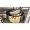 Image 2 : SHELF OF ASSORTED SIZED COMMERCIAL COOKING POTS/COLANDERS