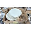 Image 2 : BOX OF ASSORTED DINING PLATES