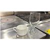 Image 2 : BOX OF ASSORTED COMMERCIAL RESTAURANT WINE GLASSES