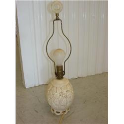 Aladdin lamp w/original finial & sticker