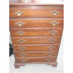 5 drawer Young Hinkle chest w/bracket feet