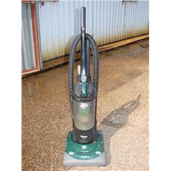 Dirt Devil Featherlite Bagless 12 amp w/swivel casters