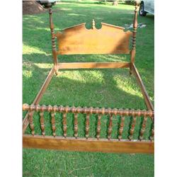 Full size bed w/headboard, footboard & slats