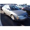 Image 2 : 2004 Volkswagen Passat RUNS WITH MECHANICAL PROBLEMS
