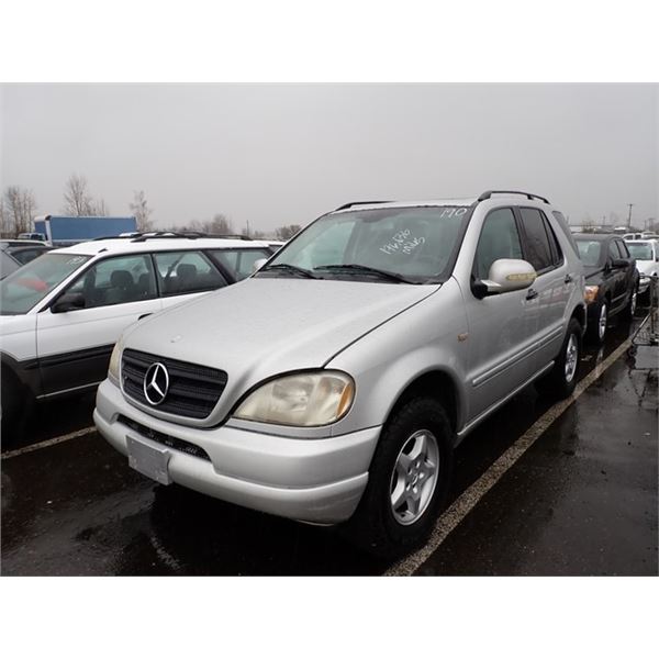 2000 Mercedes-Benz ML320