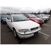 Image 2 : 2000 Volvo S40