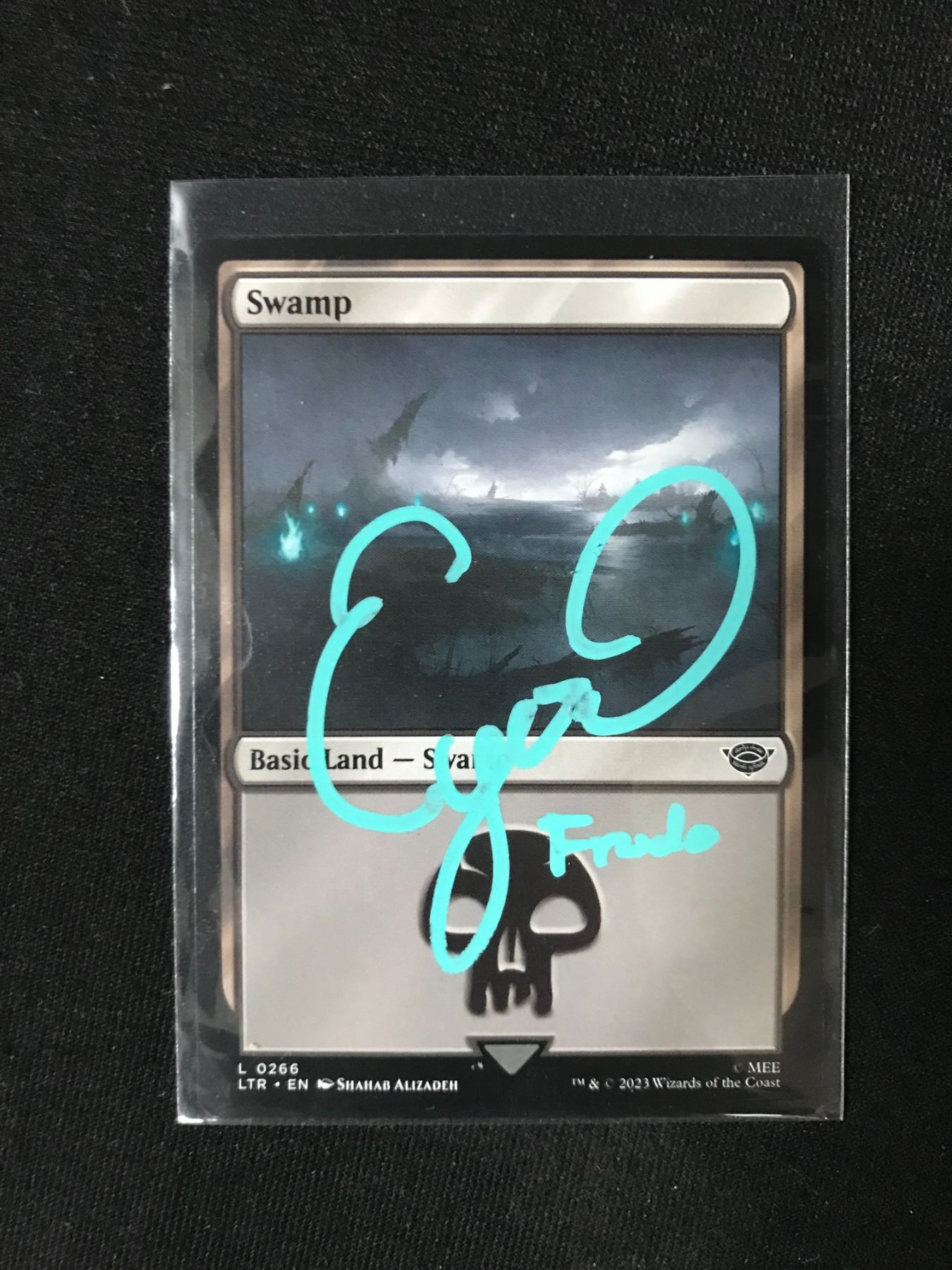 ELIJAH WOOD SIGNED AND INSCRIBED 'FRODO' MAGIC CARD (WWOC COA)