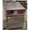 Image 1 : WITTCO COOK & HOLD OVEN 1/2 SIZE COUNTER HEIGHT W/