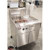 Image 3 : FRYMASTER GAS DEEP FRYER WITH SIDE DUMP AND HEAT