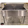 Image 1 : DOUBLE WELL S/S SINK WITH 24" X 24" WELLS