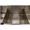 Image 4 : 3 WELL STAINLESS STEEL SINK W/ RIGHT HAND DRAIN