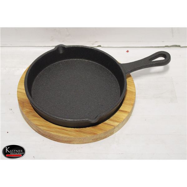 NEW PC MINI ROUND CAST IRON SKILLETS W/ WOOD