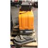 Image 4 : TASKI COMBIMAT 1600 FLOOR SCRUBBER W/ CHARGER