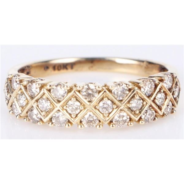 LUXURIOUS 10K GOLD 0.25 CTW. DIAMOND LADIES RING