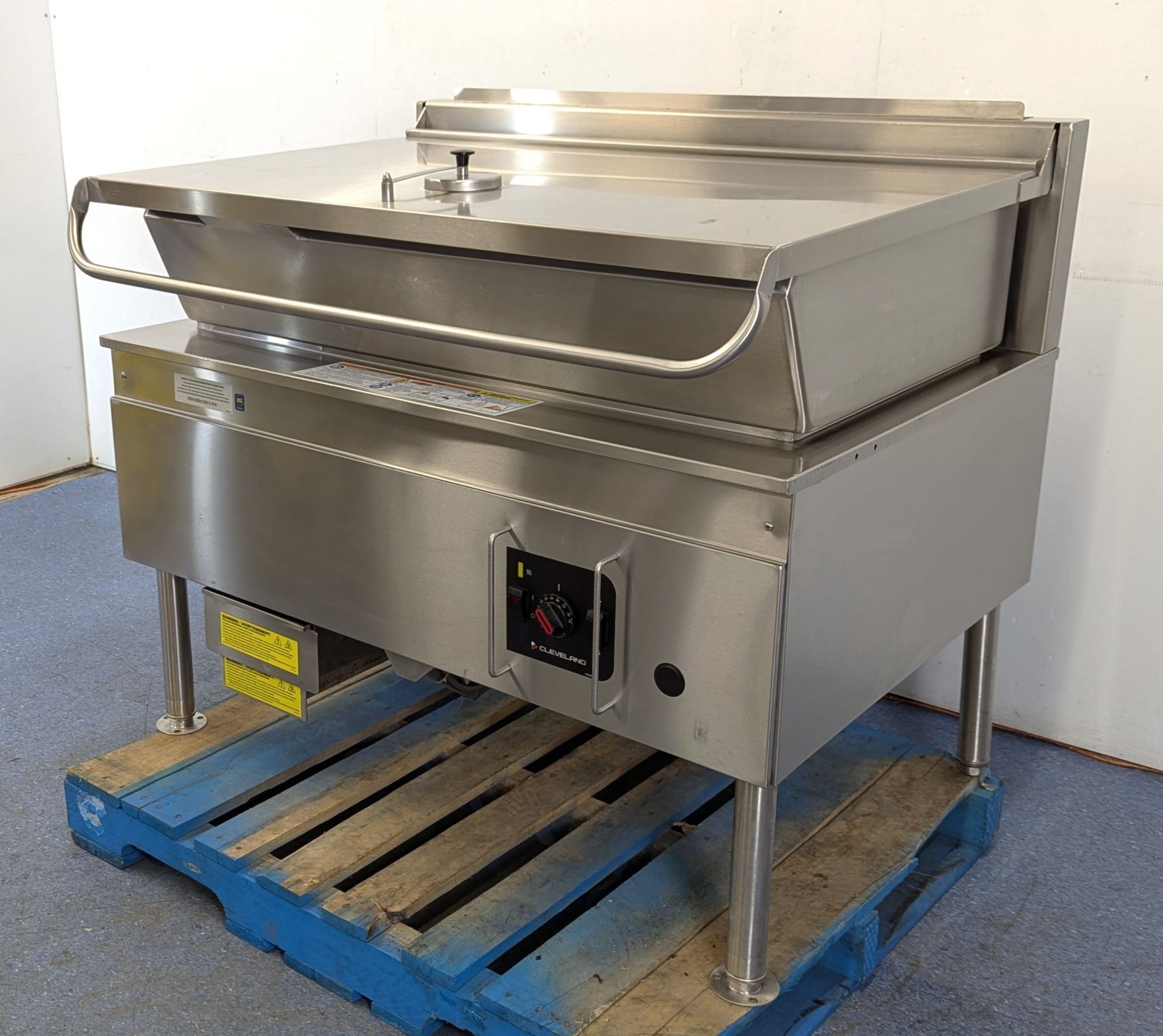 Cleveland SEL40TR 40 Gallon Electric Braising Pan Tilting Skillet ...