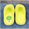 Image 3 : Yeezy Slide Glow Green GX6139 Size 12k New in Box