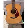 Image 2 : Yamaha guitar one string broken