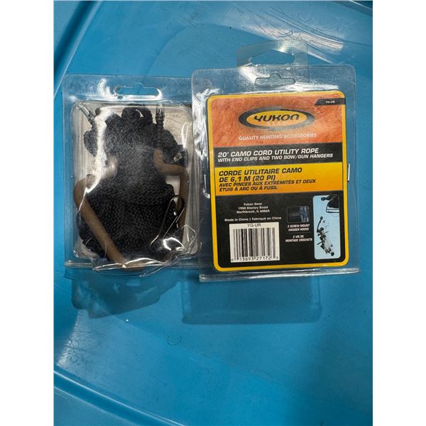 2 20' camo cord, utility rope with end clips and two bow/gun hangers