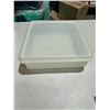 Image 1 : Tupperware container
