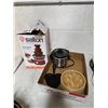Image 1 : Small slow cooker, cast-iron pan and other and chocolate fountain