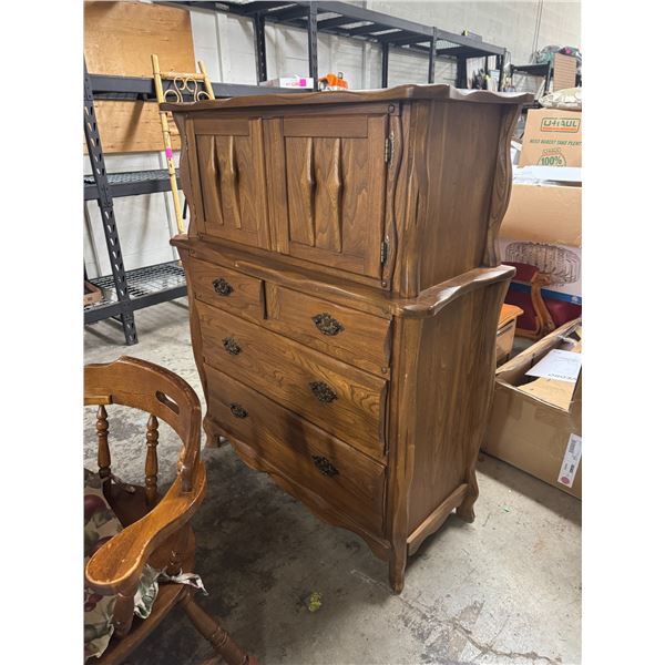 Dresser measure 41 1/2" x 17 1/2" x 52 1/2" tall