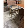 Image 1 : Side table