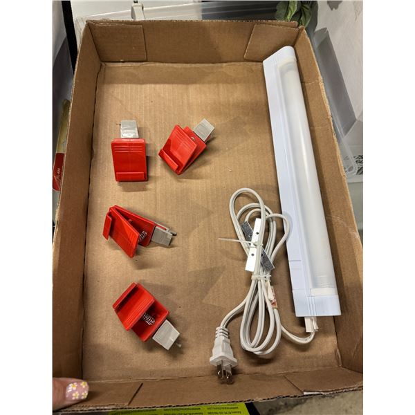 Light and Rubbermaid clips