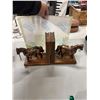 Image 1 : Book ends