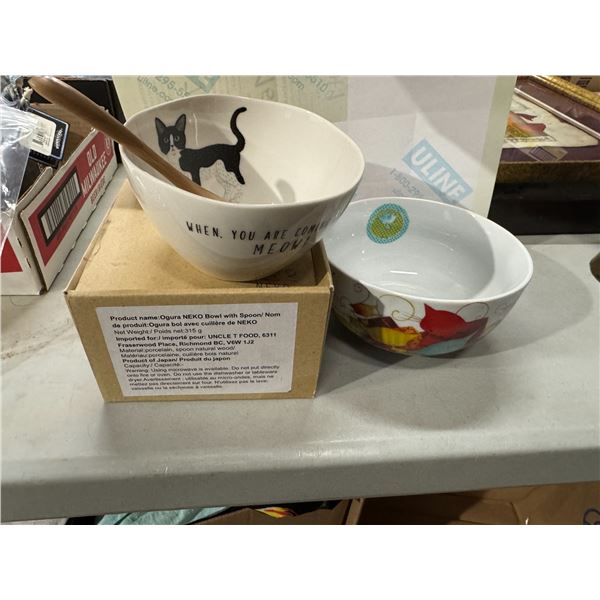 2 cat bowls