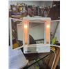 Image 2 : Connair light up mirror