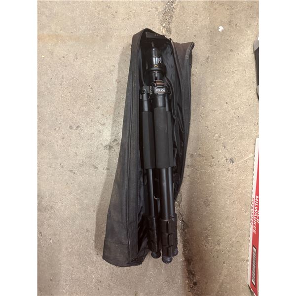 Dolica tripod