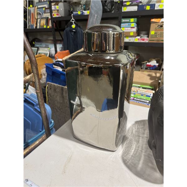 Lidded decor container