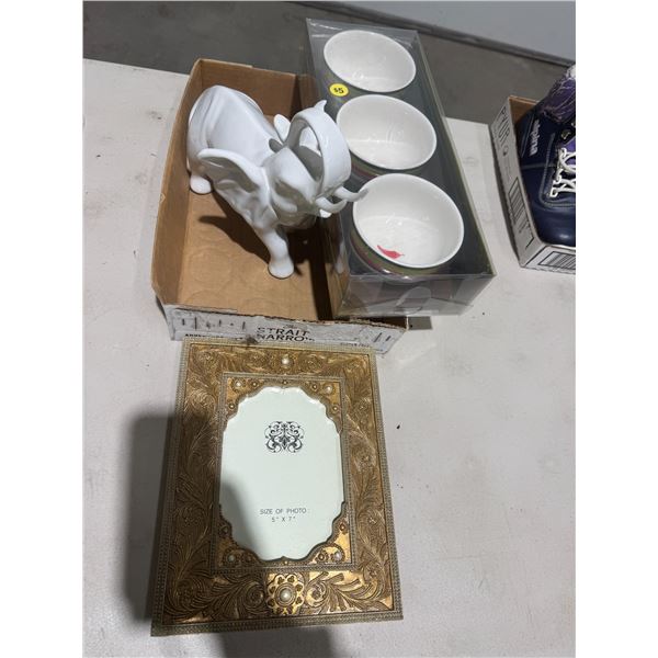 Elephant, decor, bowls, and photo frame
