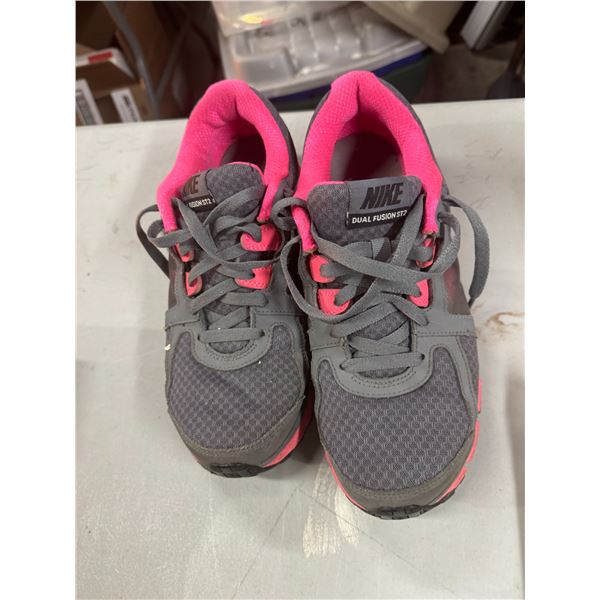 Nike shoes size 10