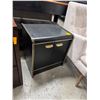 Image 1 : Side table