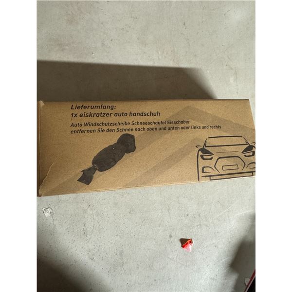 Scraper glove