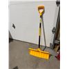 Image 1 : Shovel