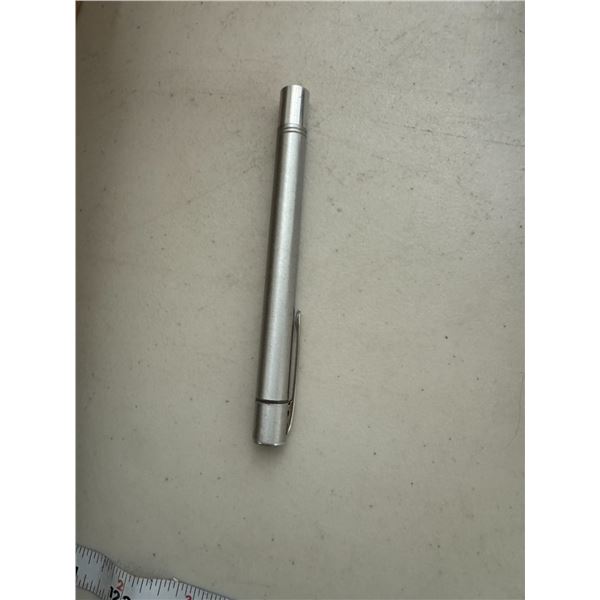 Flashlight pen style