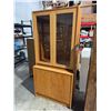 Image 1 : 2 pc display cabinet lights up no shelves