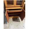 Image 2 : 2 pc display cabinet lights up no shelves