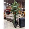 Image 1 : Artificial tree