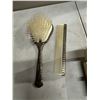 Image 2 : Brush and comb set