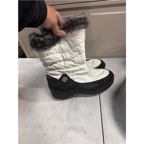 Sporto boots size 8