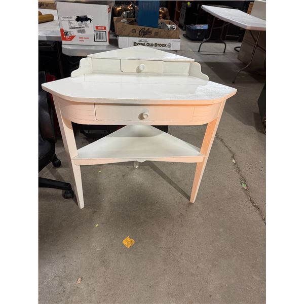 Corner desk