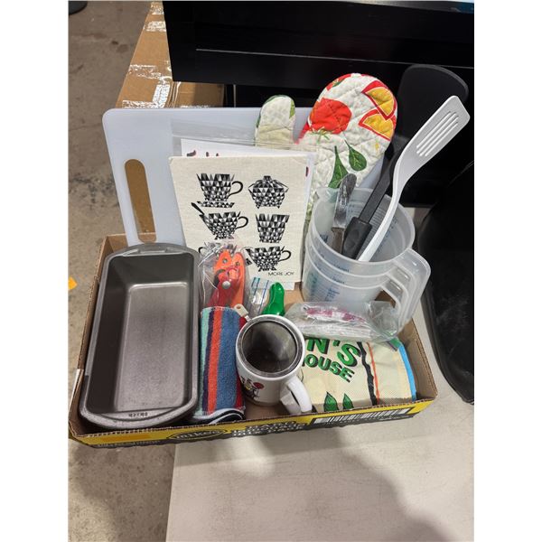 Assorted kitchen items