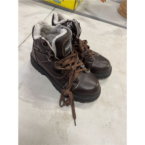 Size 8, thinsolate boots