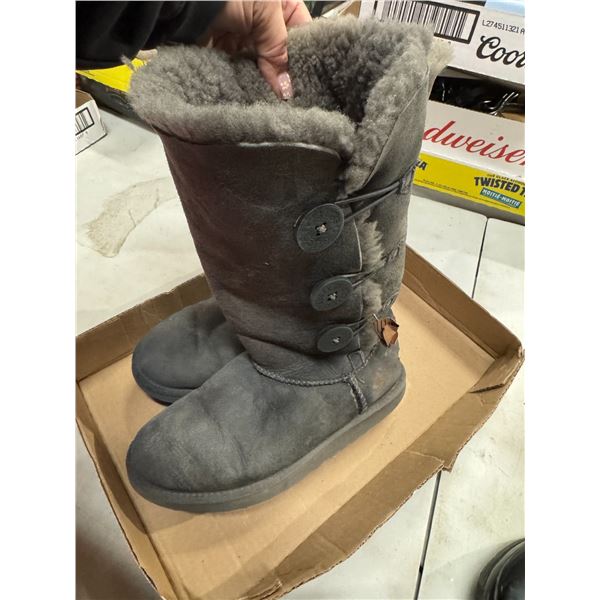 UGGs size 8